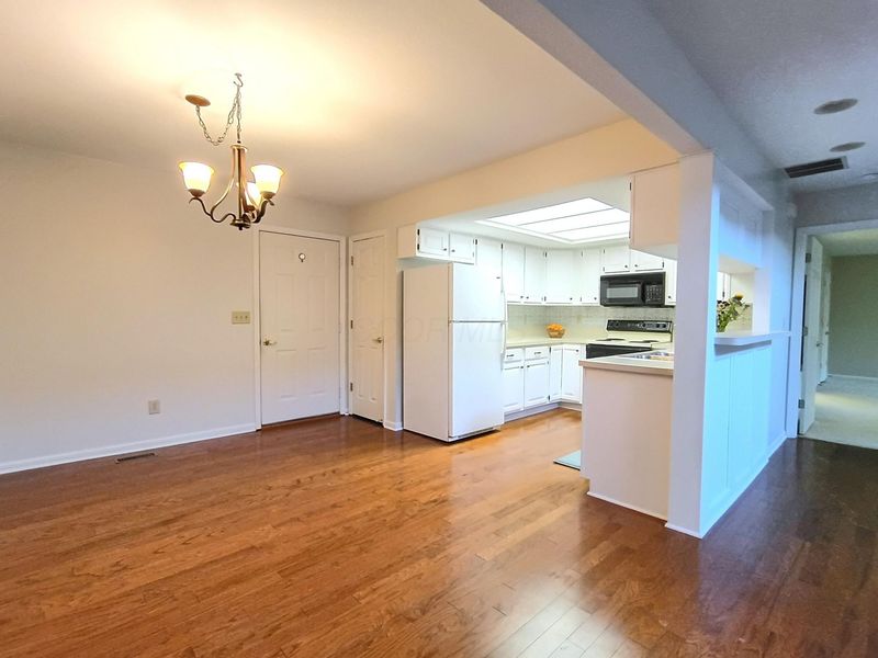 8359 Orchard Knoll Lane, Unit 1-8359, Columbus, OH 43235 Photo 4