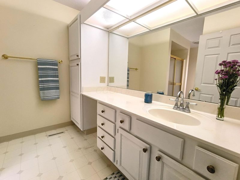 8359 Orchard Knoll Lane, Unit 1-8359, Columbus, OH 43235 Photo 8