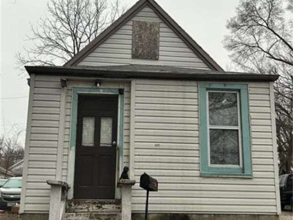 537 S CEDAR Avenue, Independence, MO 64053