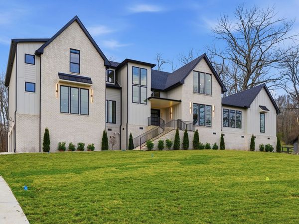 6807 Pennywell Dr , Nashville, TN 37205