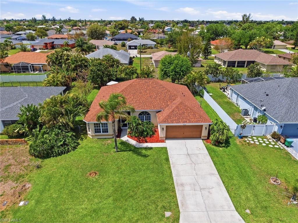 2118 Country Club Blvd, Cape Coral, FL 33990 Photo
