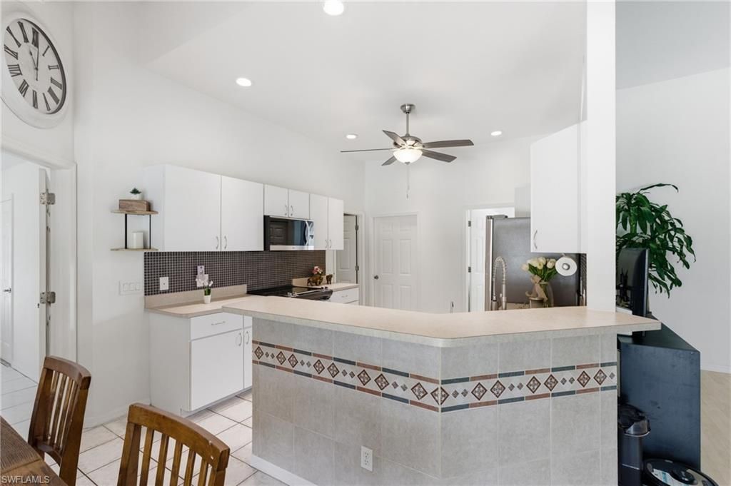 2118 Country Club Blvd, Cape Coral, FL 33990 Photo