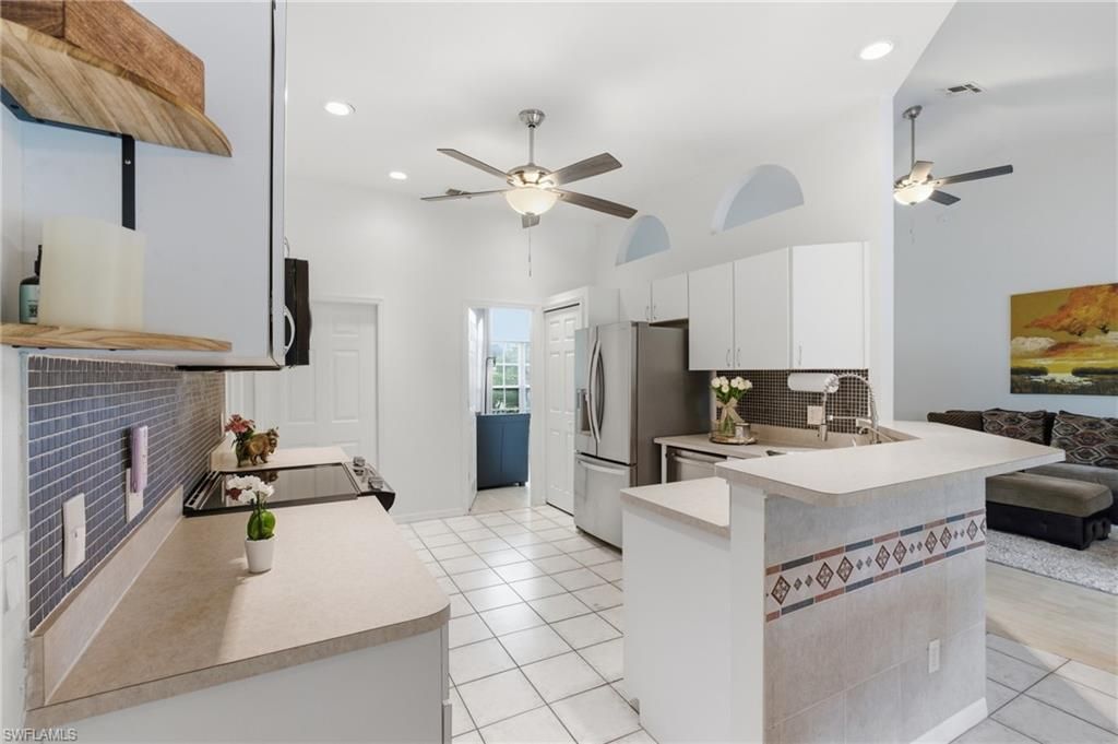 2118 Country Club Blvd, Cape Coral, FL 33990 Photo