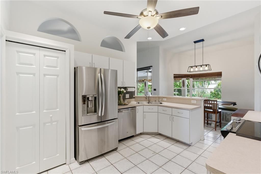 2118 Country Club Blvd, Cape Coral, FL 33990 Photo