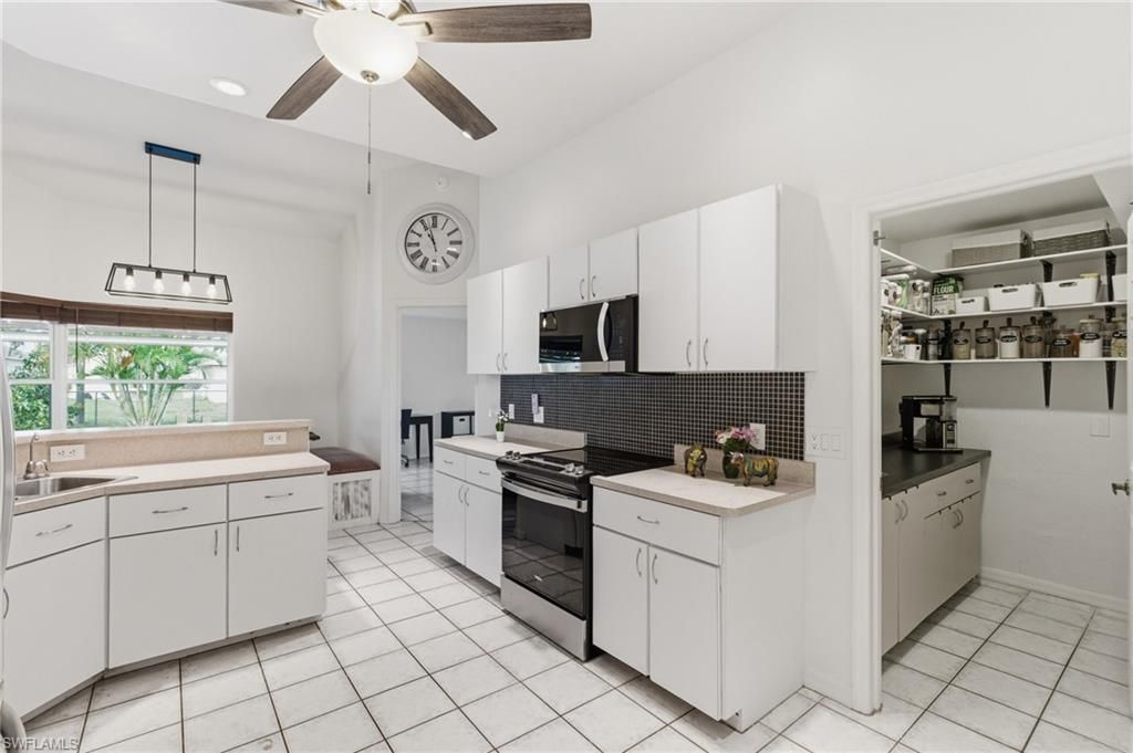 2118 Country Club Blvd, Cape Coral, FL 33990 Photo