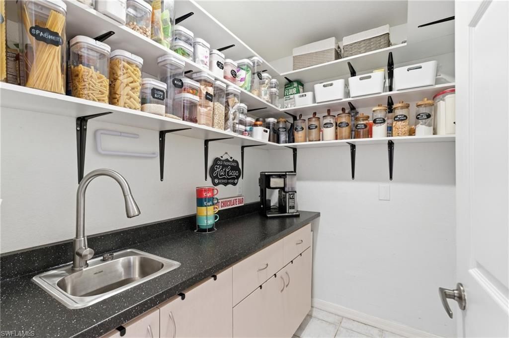 2118 Country Club Blvd, Cape Coral, FL 33990 Photo