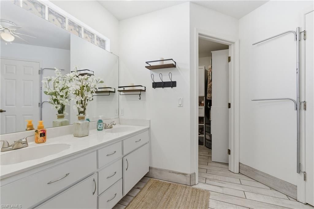 2118 Country Club Blvd, Cape Coral, FL 33990 Photo