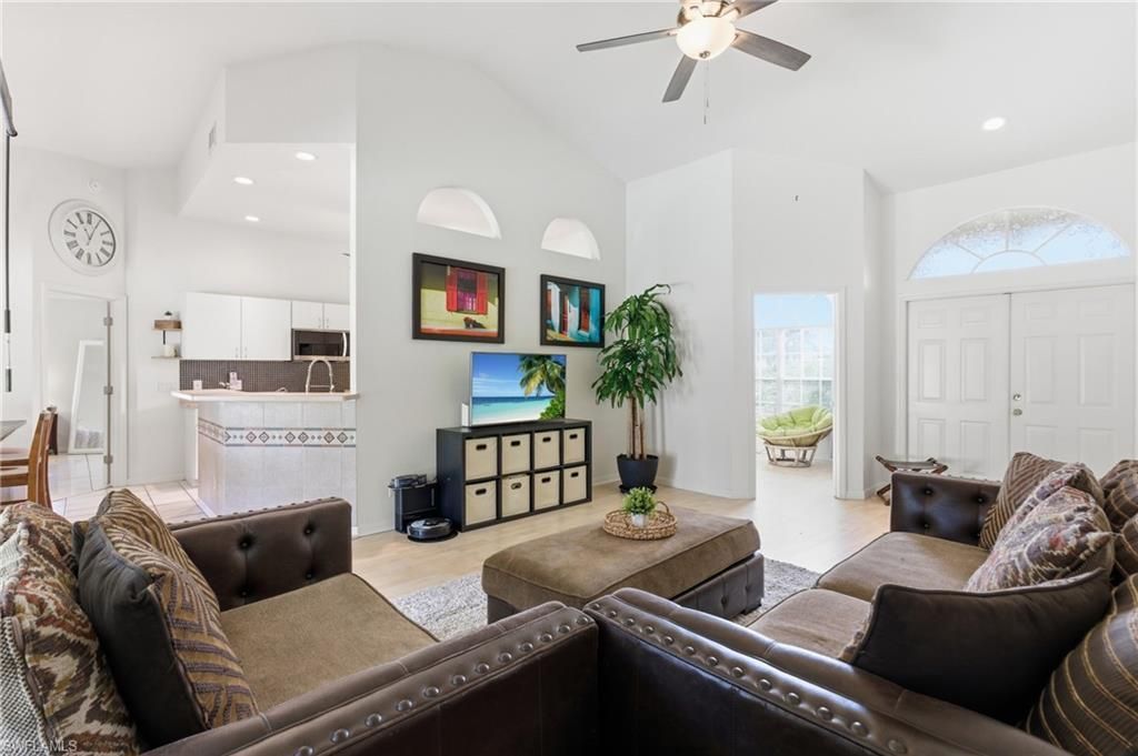 2118 Country Club Blvd, Cape Coral, FL 33990 Photo