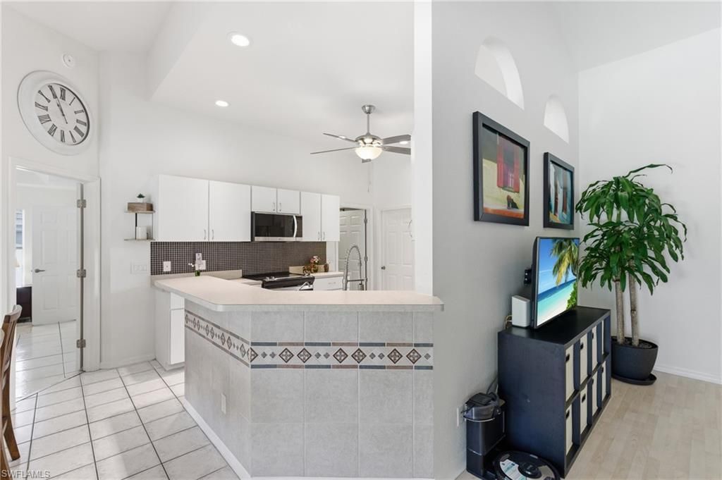 2118 Country Club Blvd, Cape Coral, FL 33990 Photo