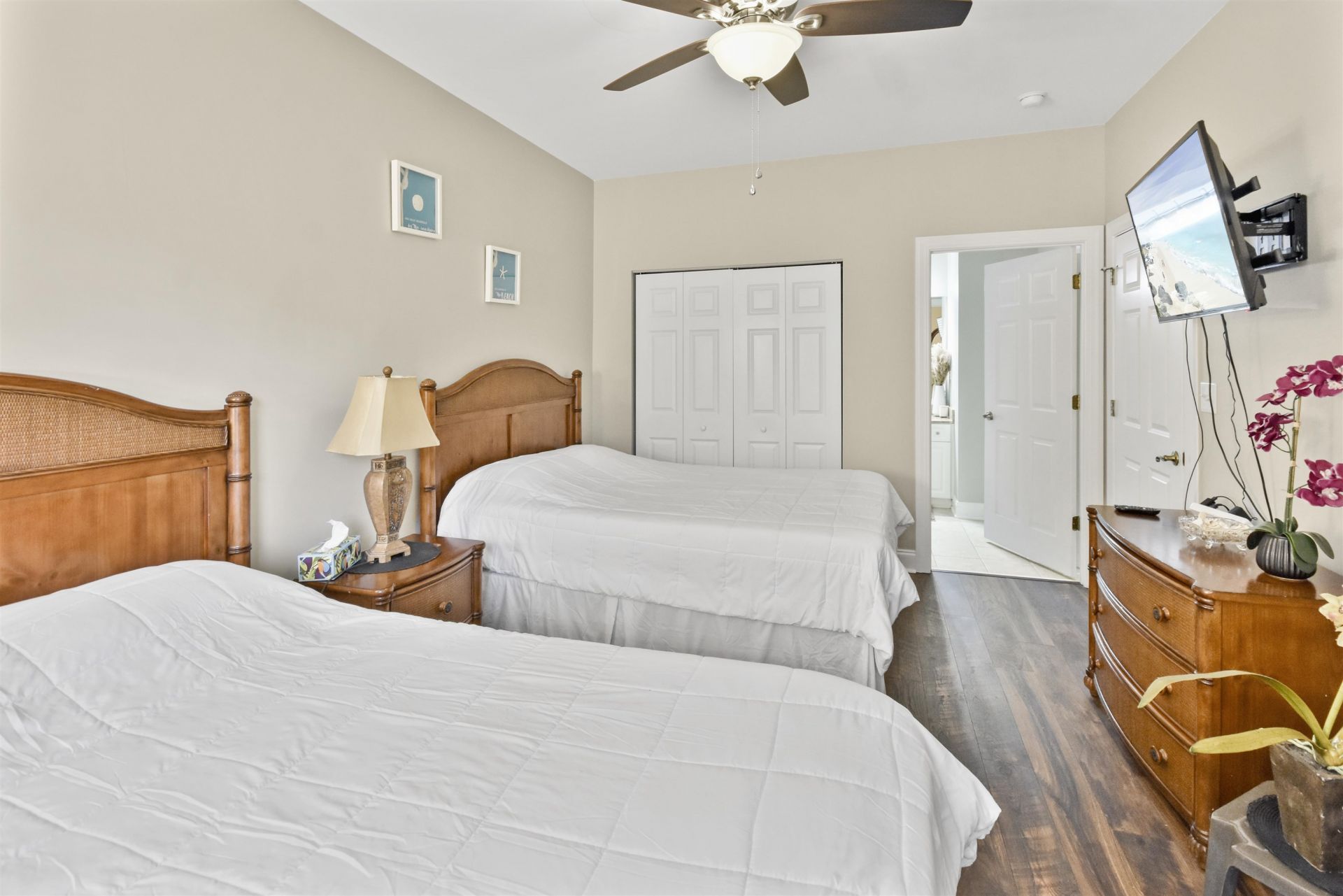 1033 World Tour Blvd.  Photo 17