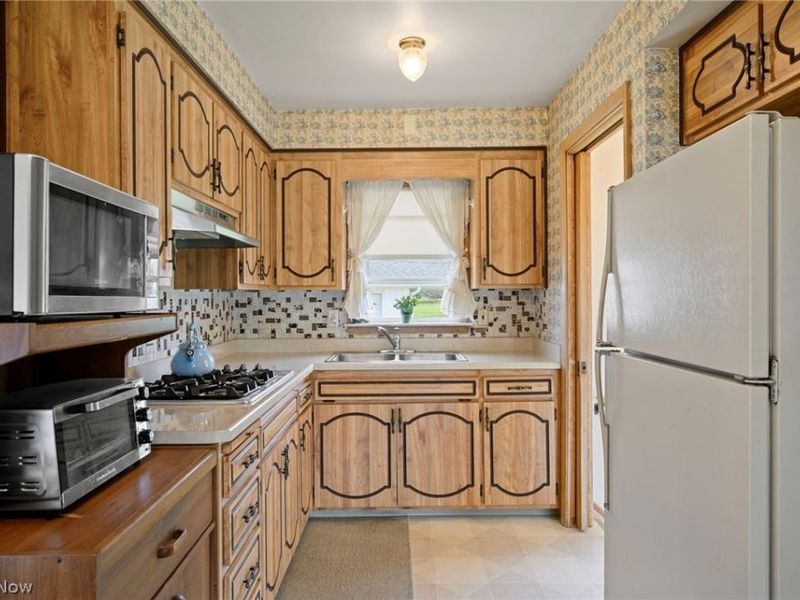 1849 Empire Road , Wickliffe, OH 44092 Photo 8