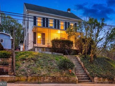 7 E MAIN STREET, WINDSOR, PA 17366