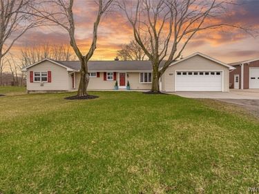 1693 W Creek Road, Burt, NY 14028