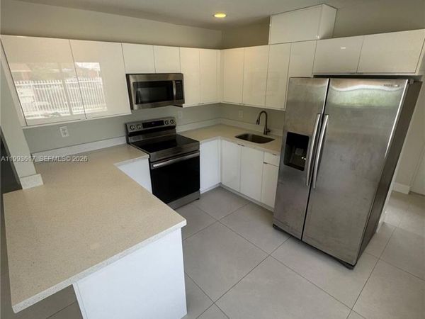 850 NW 109th St, Unit 850, Miami, FL 33168