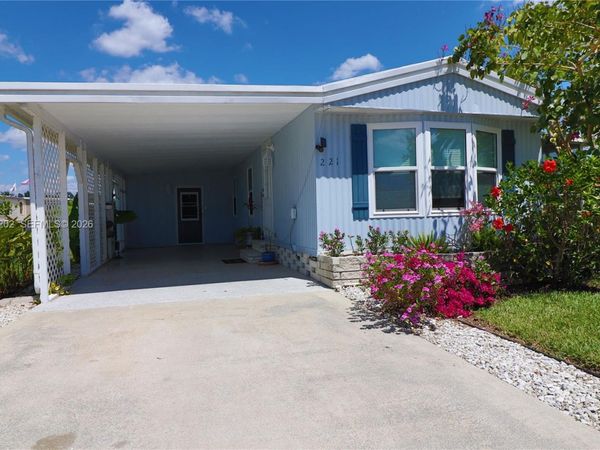 221 Grassy Key, Naples, FL 34114