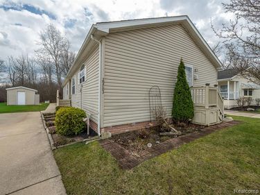 29703 Vinewood Lane, Gibraltar, MI 48173