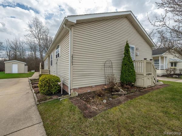 29703 Vinewood Lane, Gibraltar, MI 48173