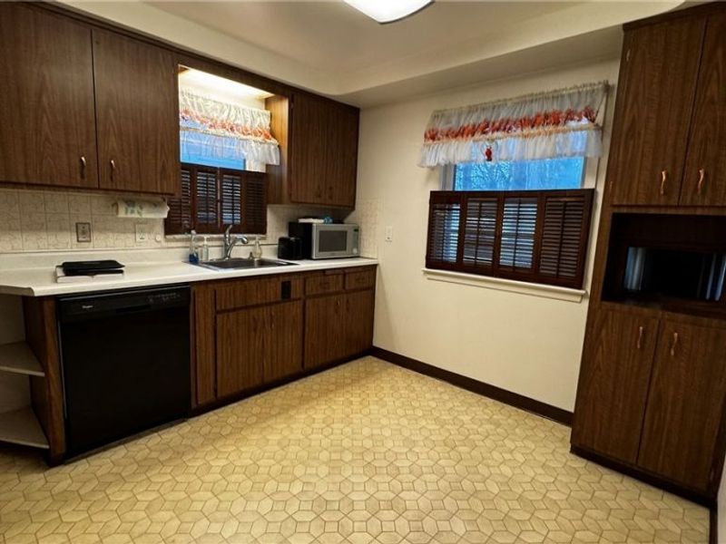 5202 Longton Road, Lyndhurst, OH 44124 Photo 10