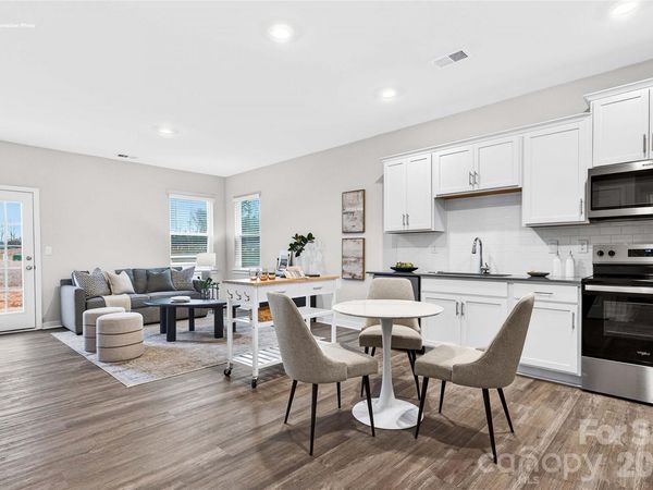 663 13th Avenue Drive NE, Hickory, NC 28601