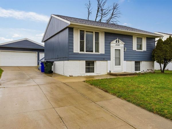3138 Bayberry Drive SW, Cedar Rapids, IA 52404
