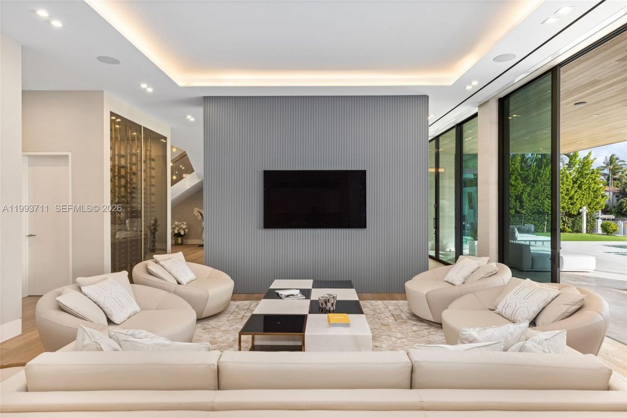 2560 Del Lago Dr, Fort Lauderdale, FL 33316 Photo