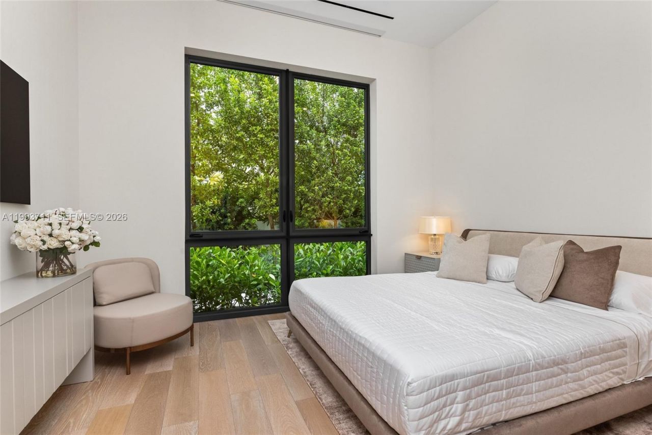 2560 Del Lago Dr, Fort Lauderdale, FL 33316 Photo