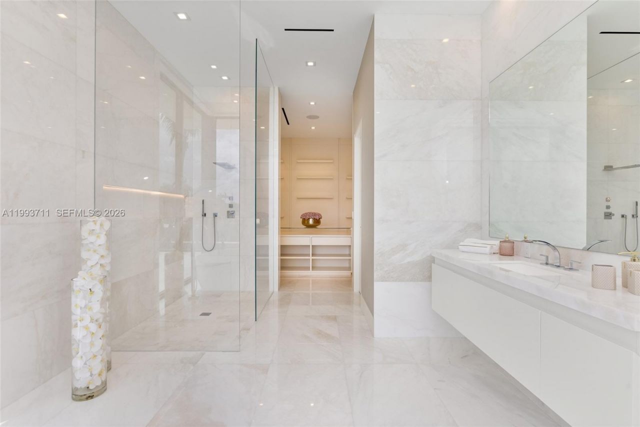 2560 Del Lago Dr, Fort Lauderdale, FL 33316 Photo