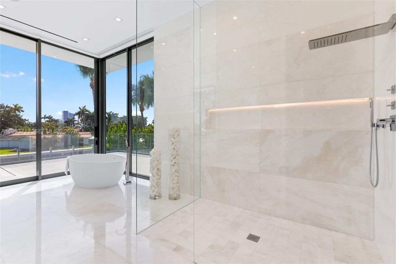 2560 Del Lago Dr, Fort Lauderdale, FL 33316 Photo