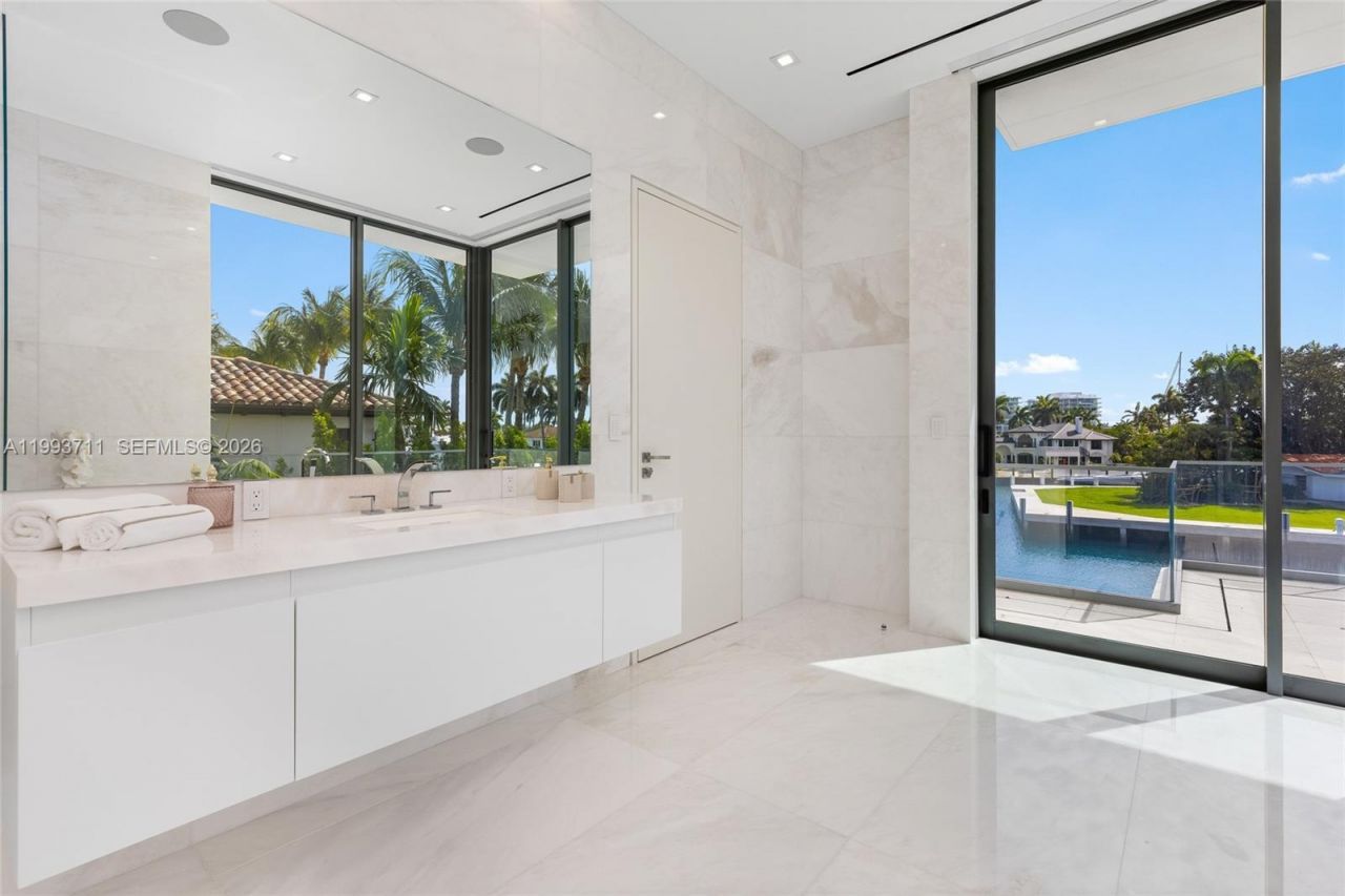 2560 Del Lago Dr, Fort Lauderdale, FL 33316 Photo