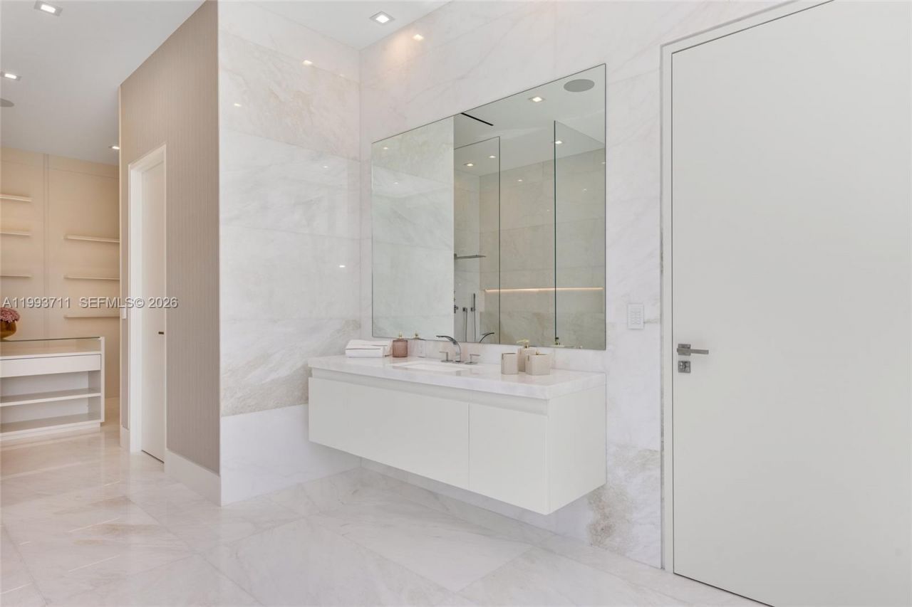 2560 Del Lago Dr, Fort Lauderdale, FL 33316 Photo