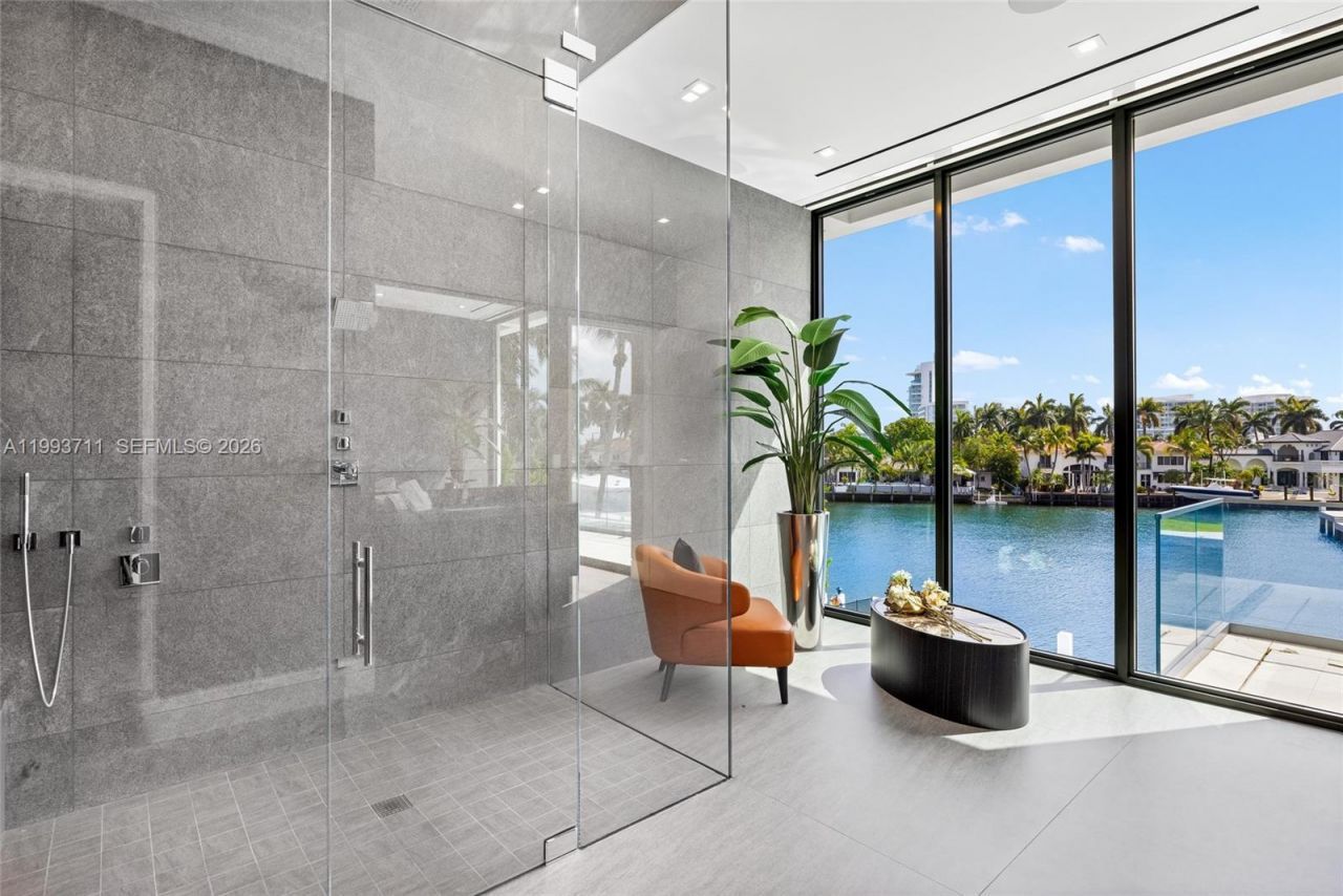 2560 Del Lago Dr, Fort Lauderdale, FL 33316 Photo