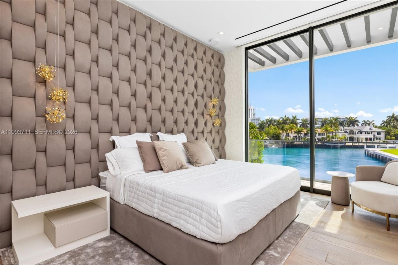 2560 Del Lago Dr, Fort Lauderdale, FL 33316 Photo