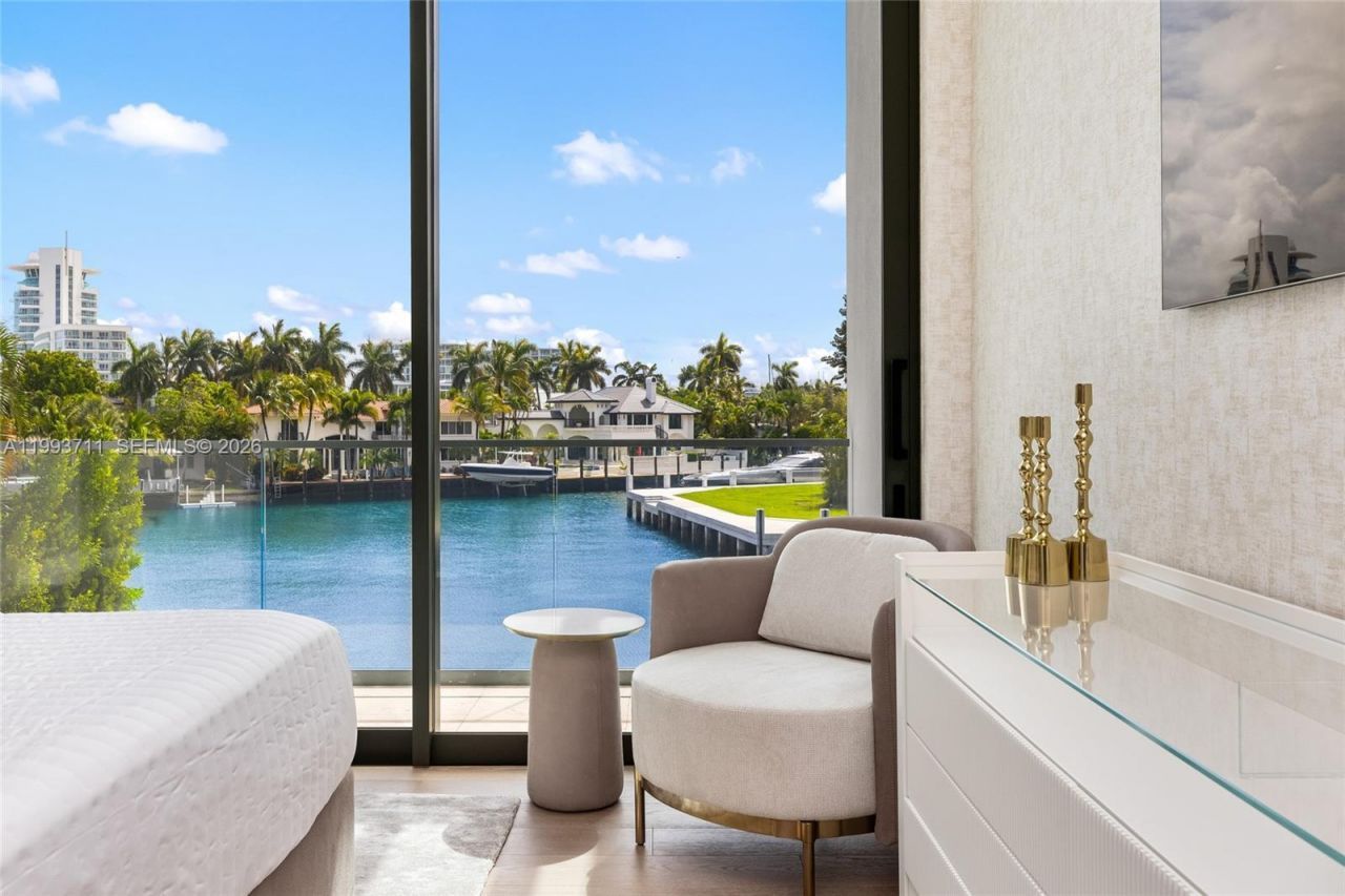 2560 Del Lago Dr, Fort Lauderdale, FL 33316 Photo