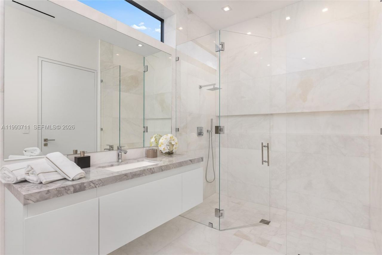 2560 Del Lago Dr, Fort Lauderdale, FL 33316 Photo