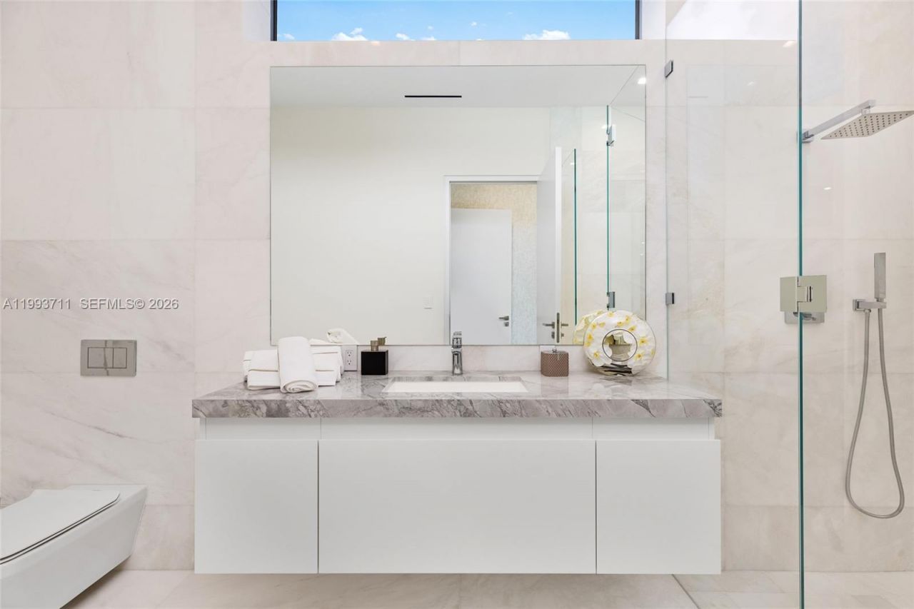 2560 Del Lago Dr, Fort Lauderdale, FL 33316 Photo