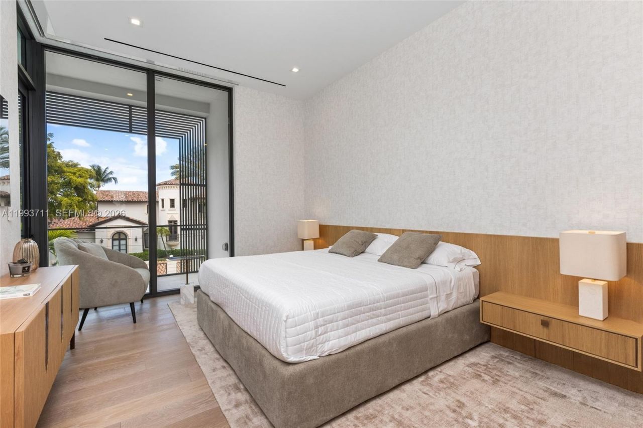 2560 Del Lago Dr, Fort Lauderdale, FL 33316 Photo