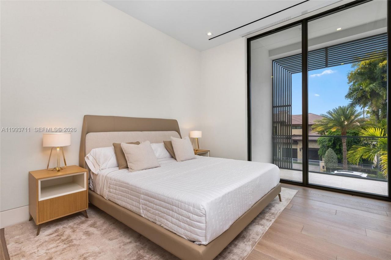 2560 Del Lago Dr, Fort Lauderdale, FL 33316 Photo