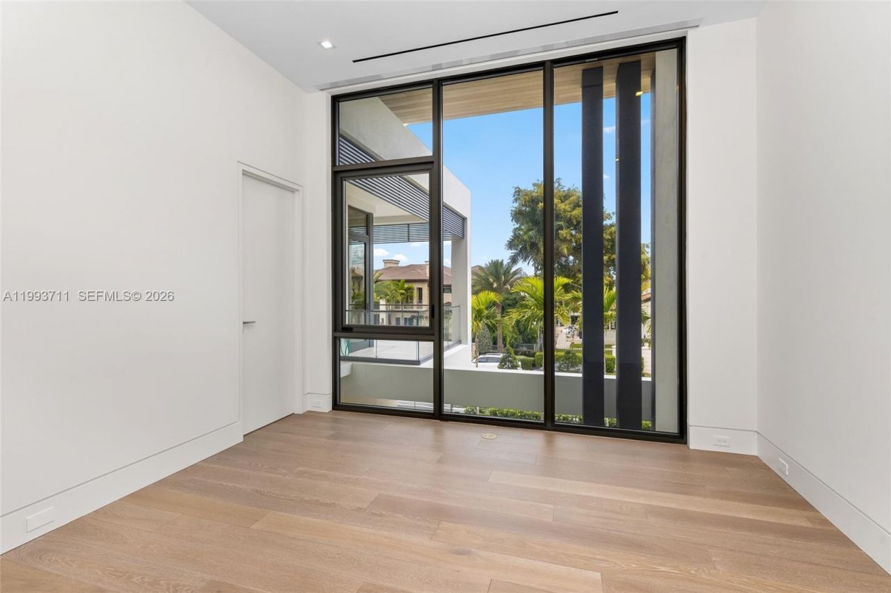 2560 Del Lago Dr, Fort Lauderdale, FL 33316 Photo