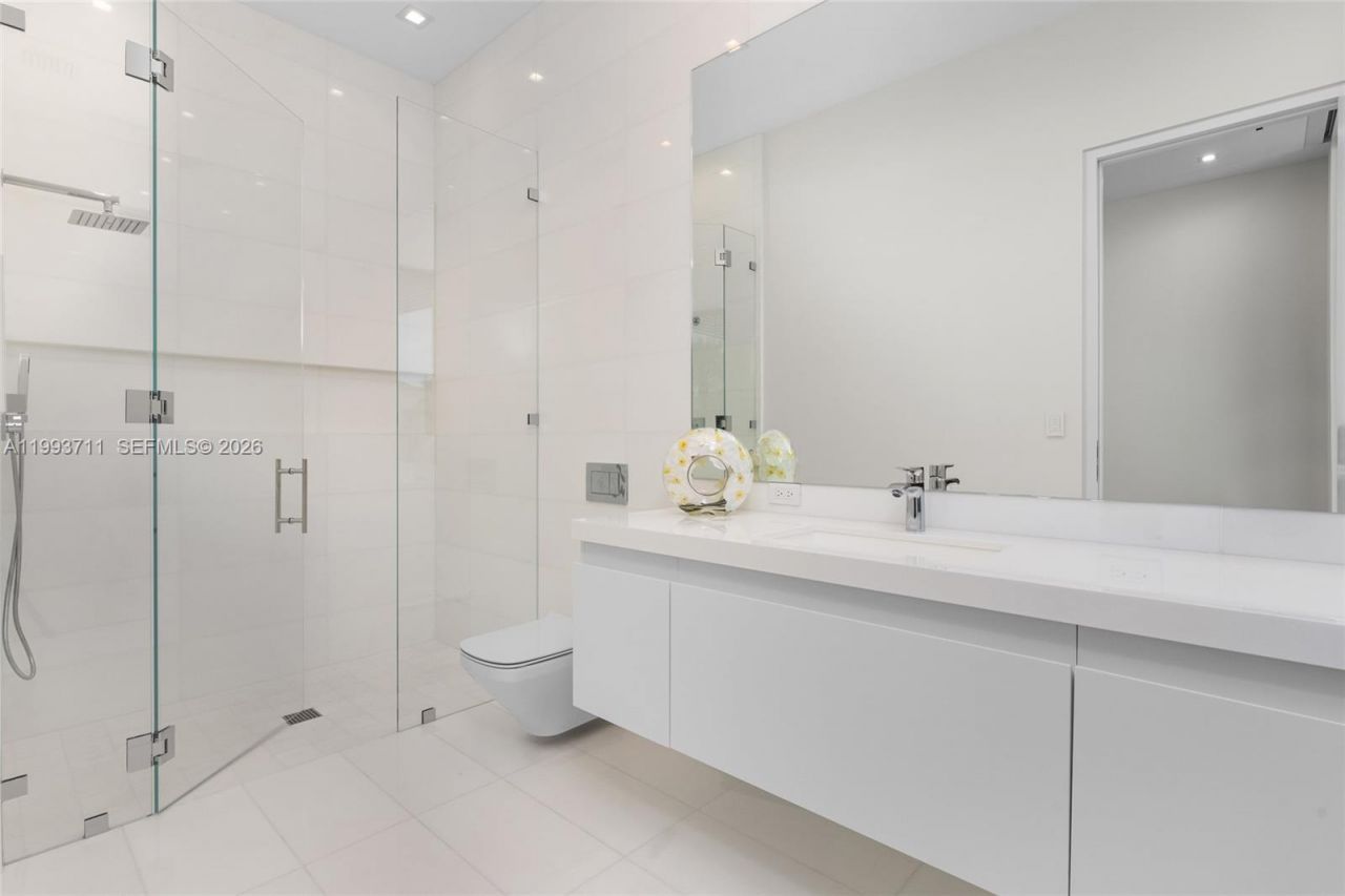 2560 Del Lago Dr, Fort Lauderdale, FL 33316 Photo