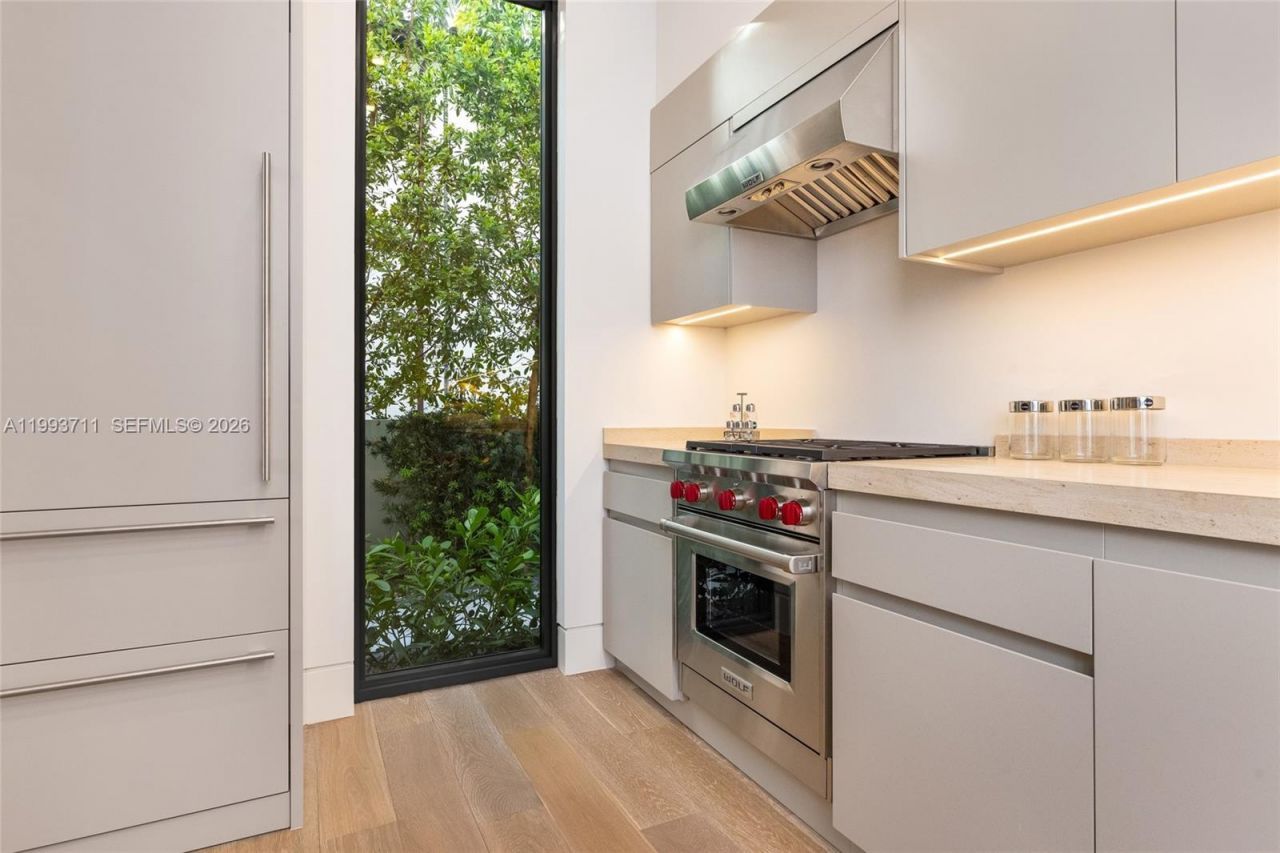 2560 Del Lago Dr, Fort Lauderdale, FL 33316 Photo