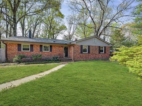 1205 Robin Hood Road , High Point, NC 27262