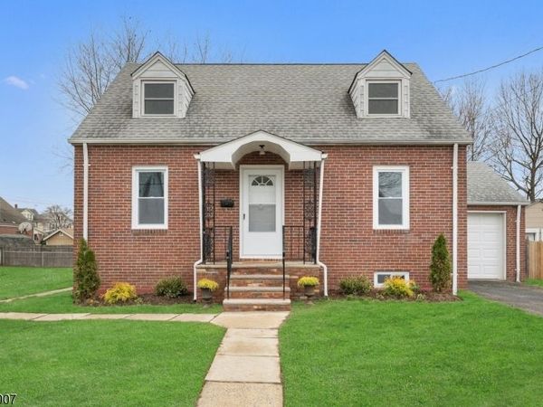 32 N 7Th Ave, Manville, NJ 08835