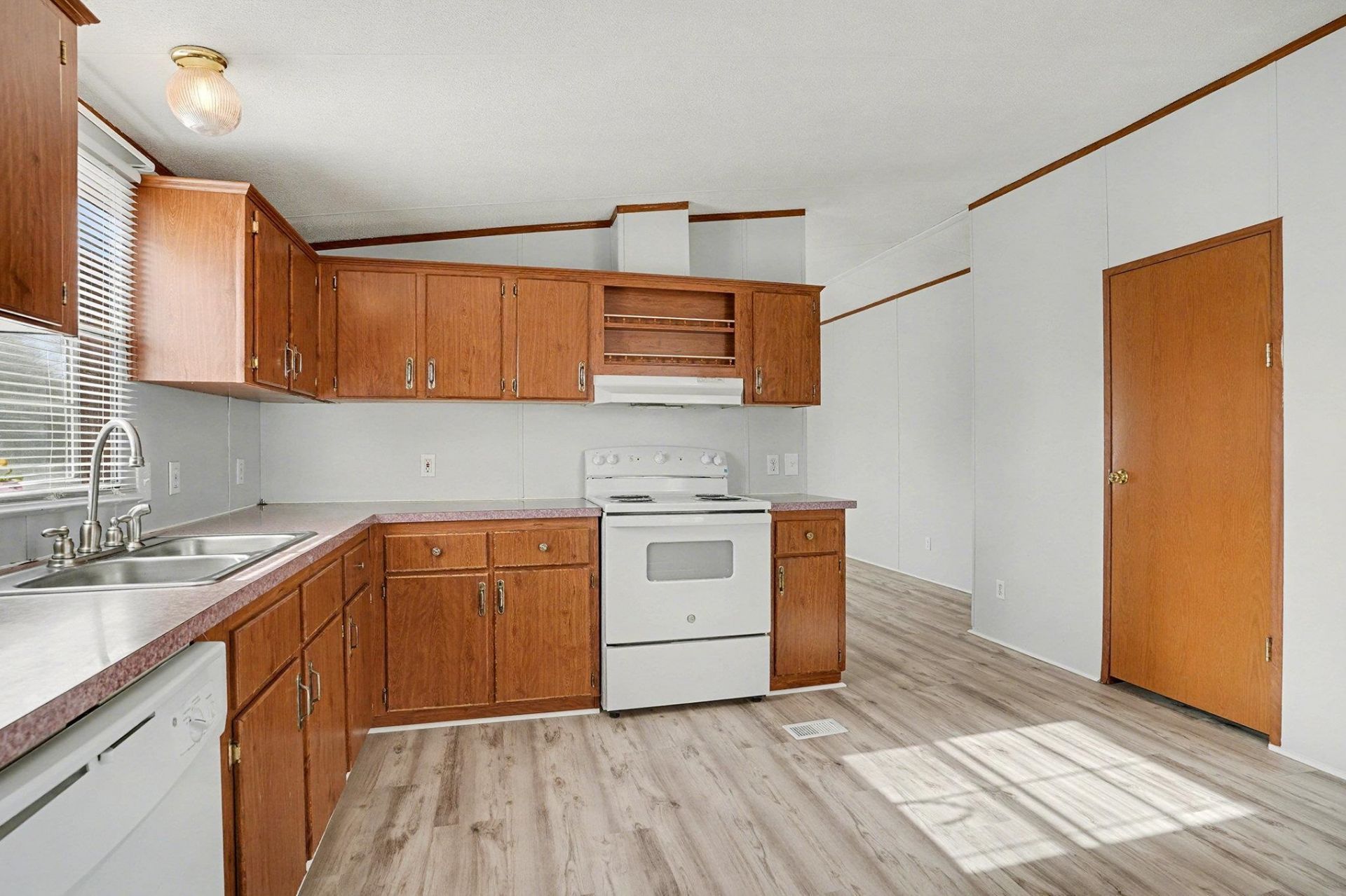 3393 N Pointe Blvd.  Photo 10