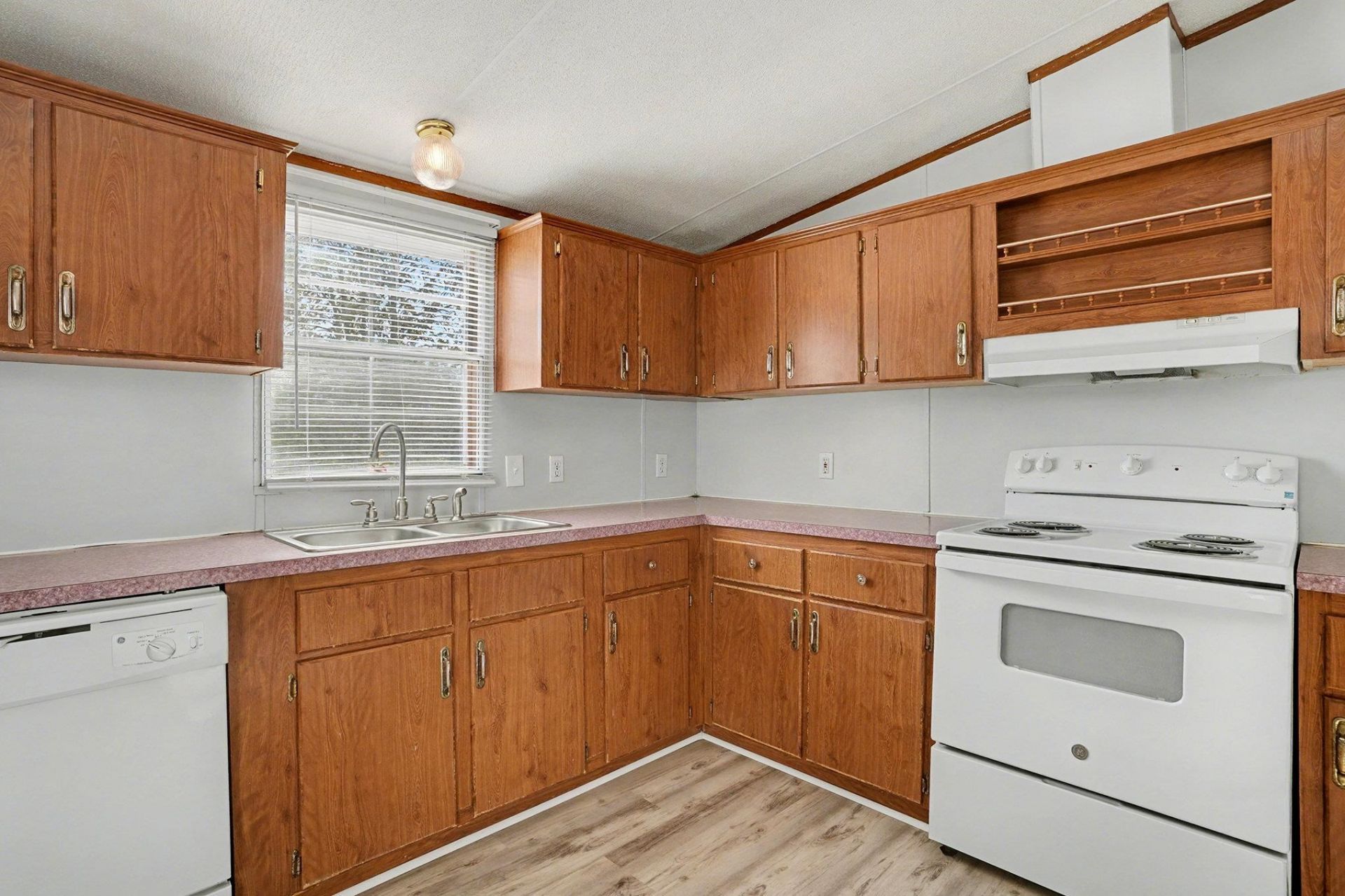 3393 N Pointe Blvd.  Photo 11