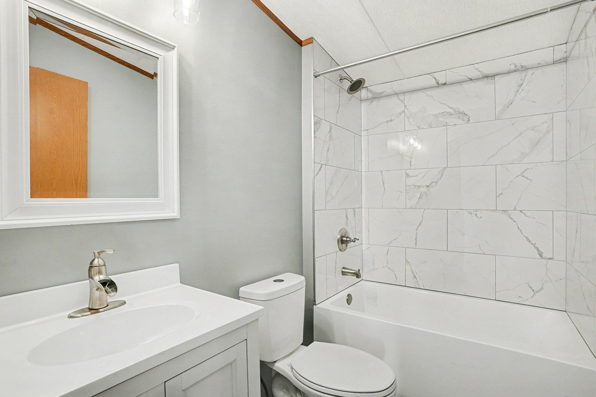 3393 N Pointe Blvd.  Photo 14