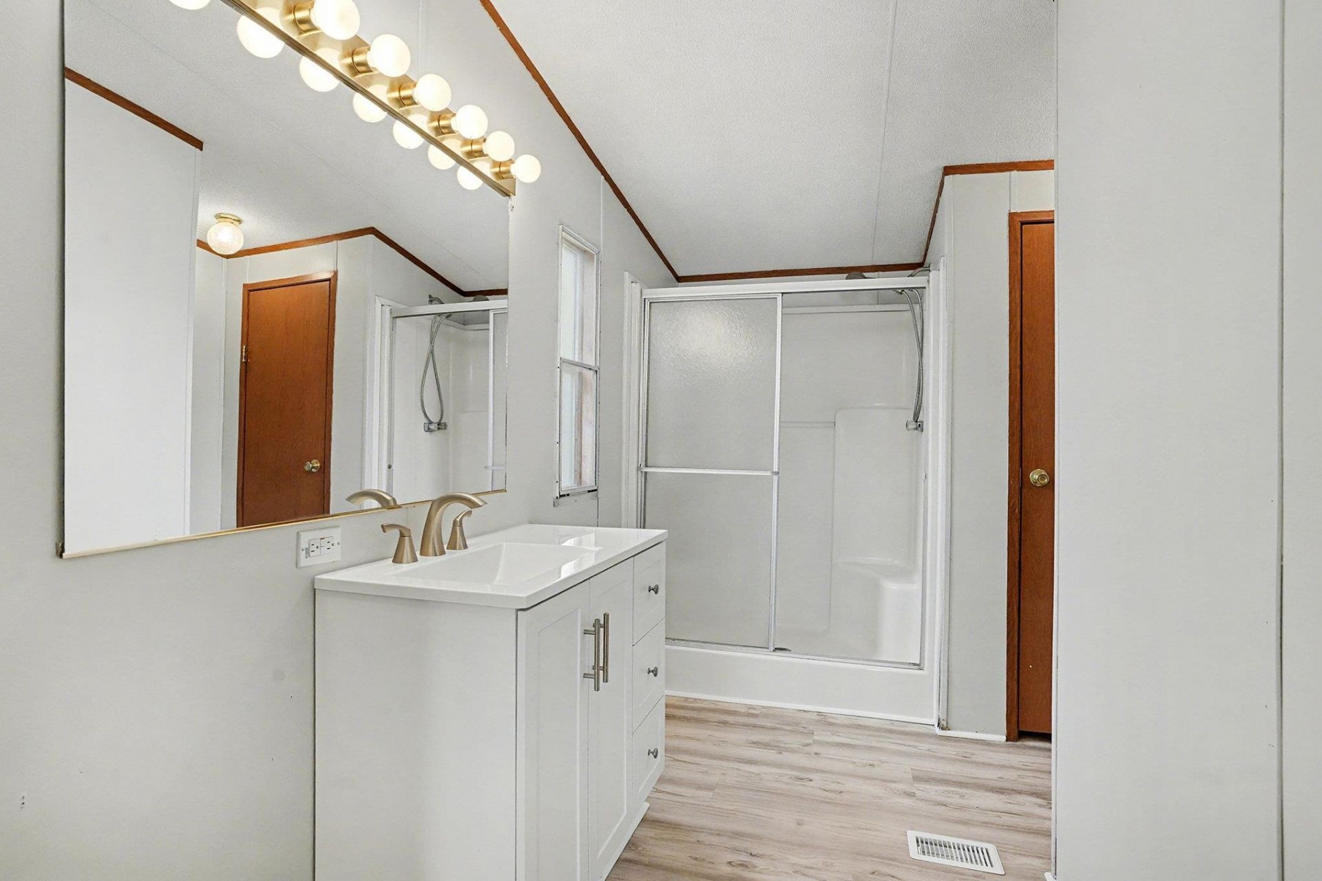 3393 N Pointe Blvd.  Photo 19