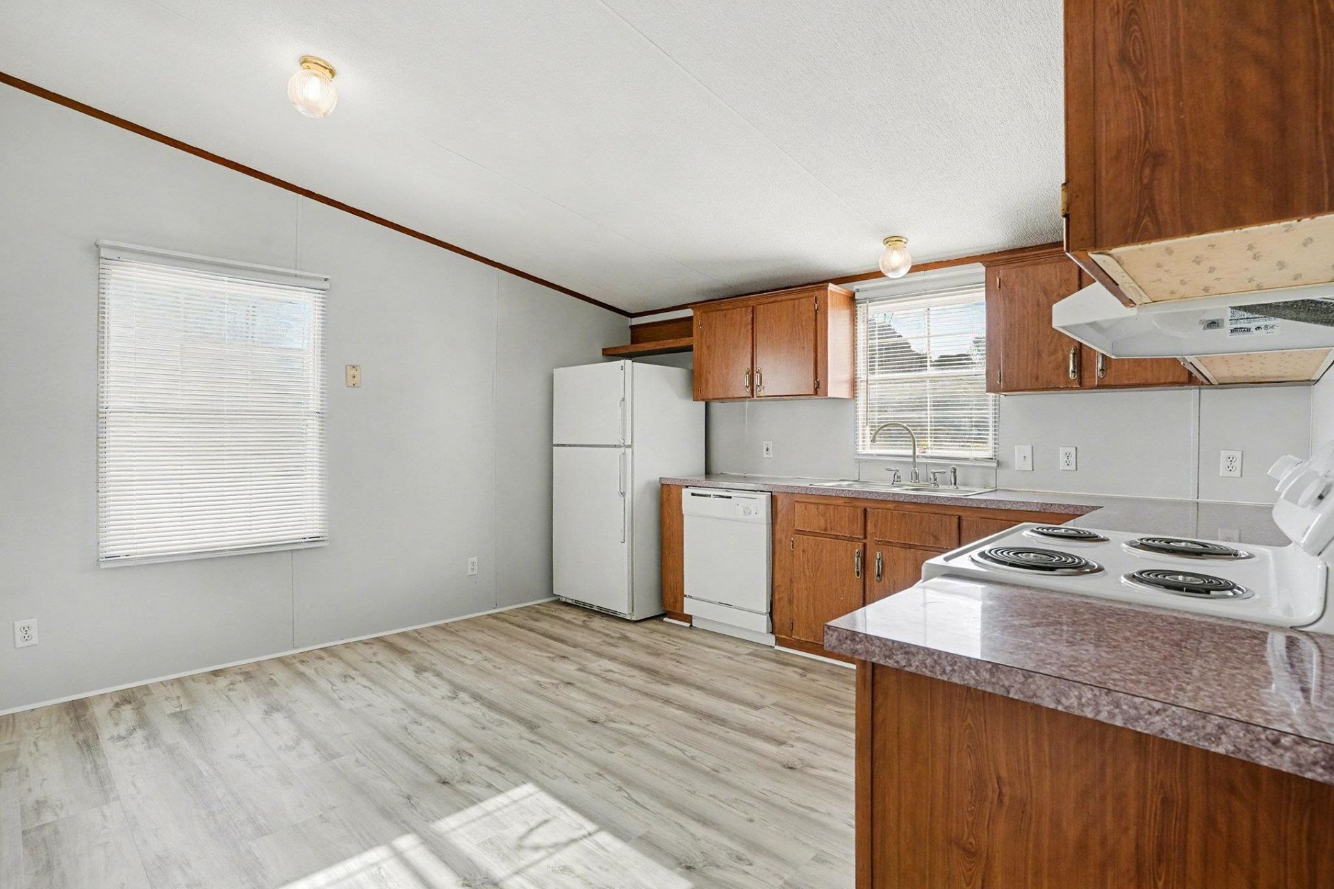 3393 N Pointe Blvd.  Photo 8