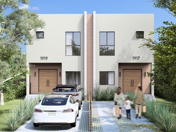 1917 NW 17th St , Miami, FL 33125