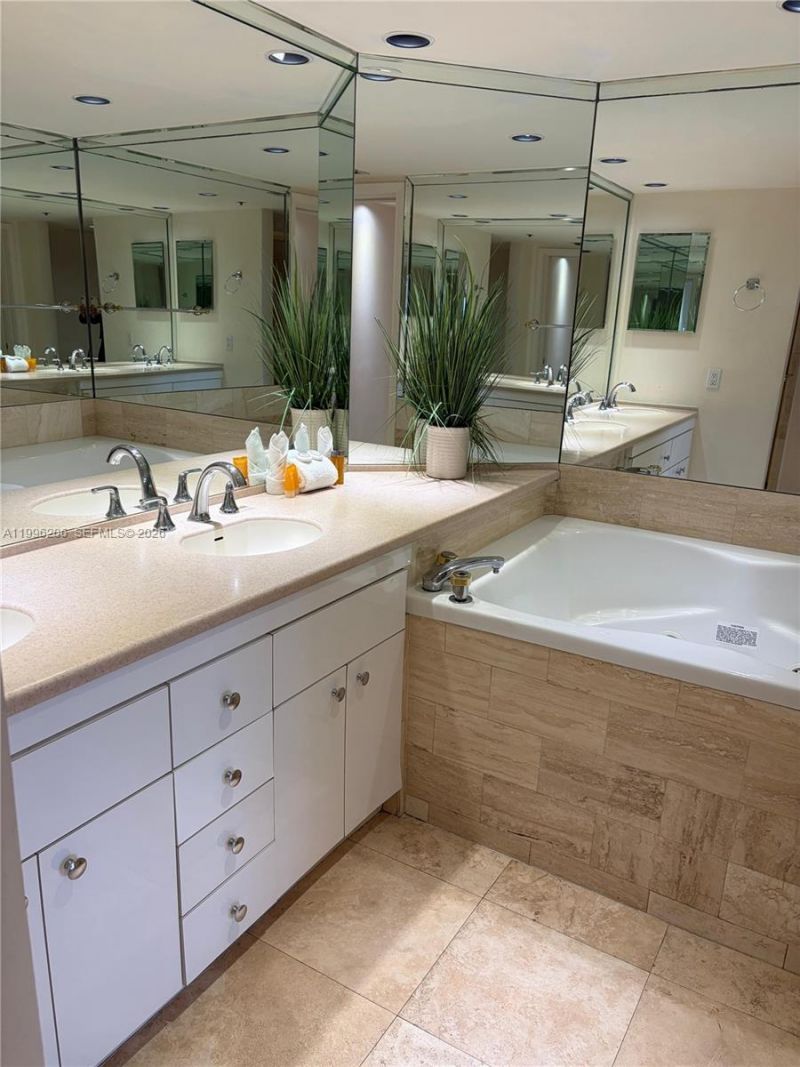 1717 N Bayshore Dr, Unit A-2254, Miami, FL 33132 Photo