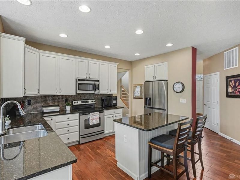 136 Fieldstone Way, Lebanon, OH 45036 Photo 2